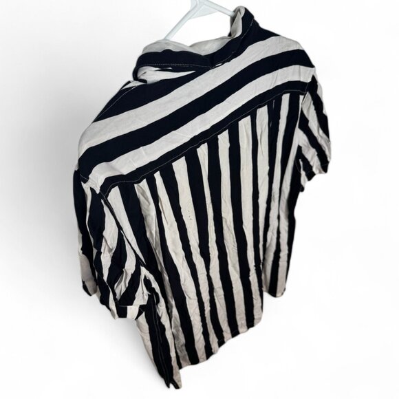 PacSun Black & White Striped Button-Up Shirt - Size M - Picture 1 of 4
